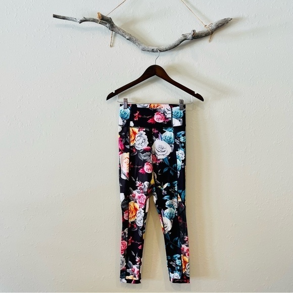 ZYIA Dark Floral Mesh Hi Rise Leggings - Picture 4 of 12